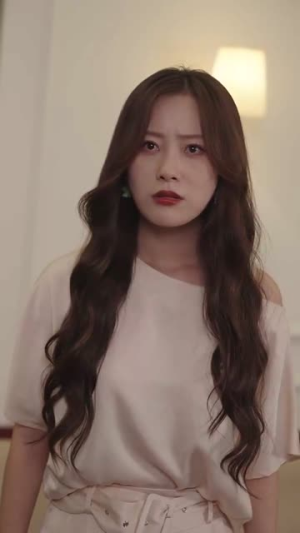 失忆后我被四个男人疯抢（81集）最火短剧热播中