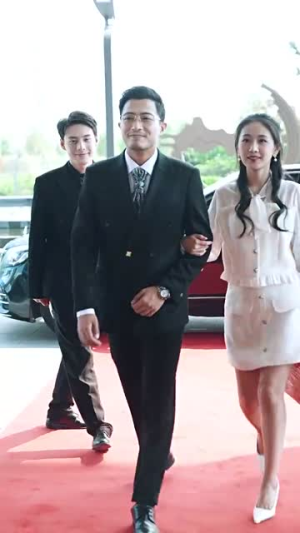 父亲二婚小妈在婚礼现场捉奸（34集）网上可以看吗