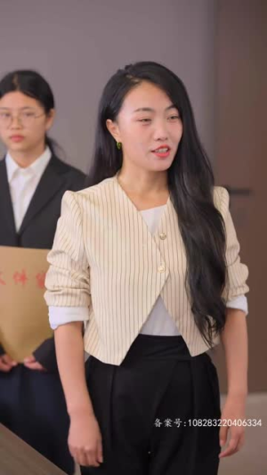 完蛋我被帅哥包围了（98集）番茄短剧看全集