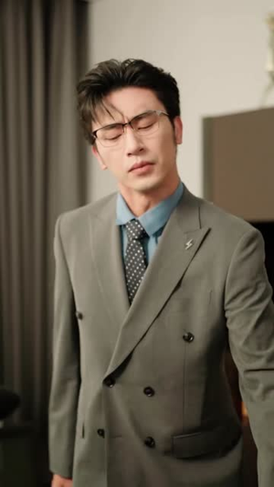 我在公司捡垃圾（18集）直接追到结尾