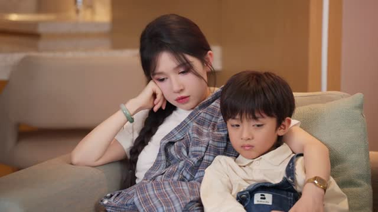 报告总裁夫人和少爷都成了大佬（5集）好看短剧追不停