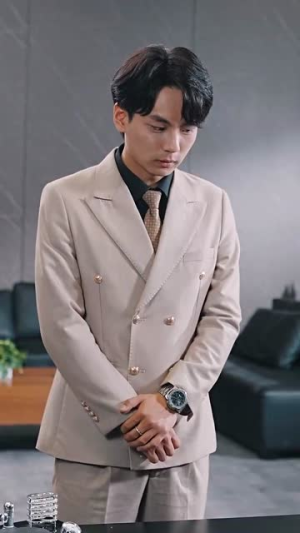 中年闪婚老伴竟是全国首富（80集）热播短剧来袭