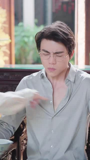 闪婚后，我带憨夫总裁逆袭人生免费看全集