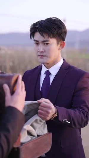 功成名就时，衣锦还乡日（60集） 火爆短剧热播中