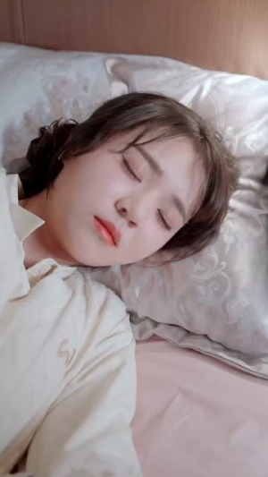 亲吻南枝（123集） 精彩好看短剧