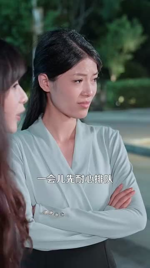 美食：随机摆摊，顾客追我满街跑（95集）最火的短剧