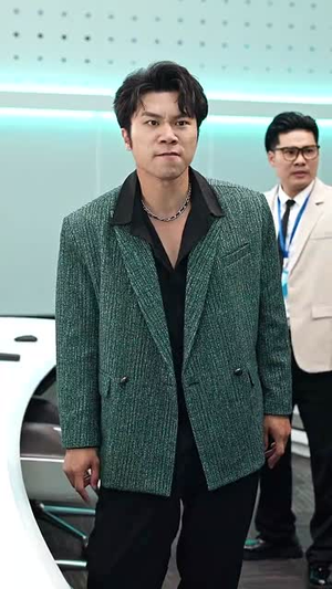 觉醒后校花哭着说爱我 (71集)在线观看