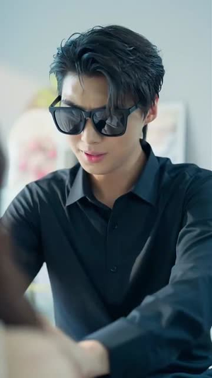 危险服务（34集）女主谁演的