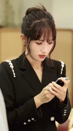 重回校园我赖上高冷校花（77集）热播短剧排行榜