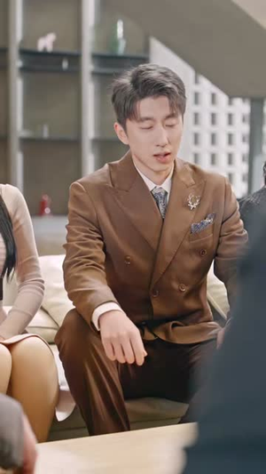 天眼鉴宝：从东莞保安开始逆袭（97集）热门短剧榜单