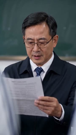 50岁被裁进厂,我重返高考造飞机(54集) 50岁被裁进厂,我重返高考造飞机(54集)在哪看是免费的